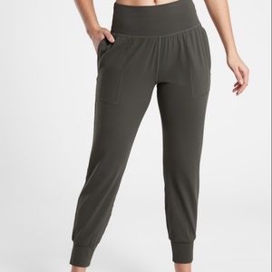 Athleta Salutation Joggers in Black Olive